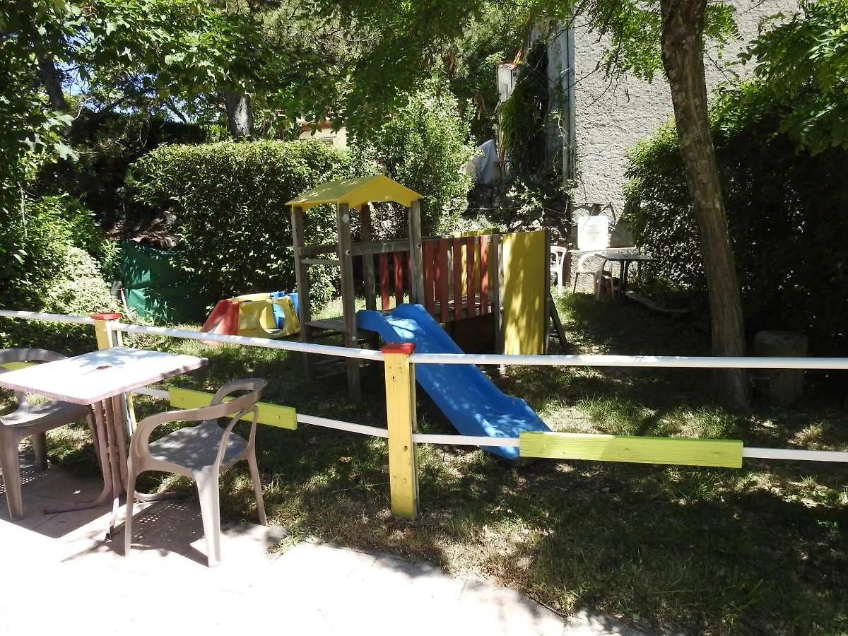 Camping Les Lavandes Darbres Campsite